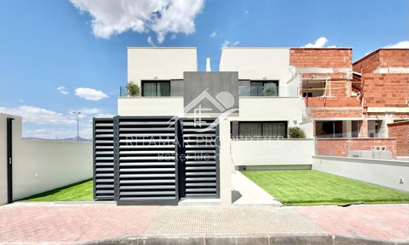 New build - Town House - Cox - San Fernando