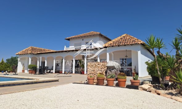 Villa - Resale - Pinoso -
                Pinoso