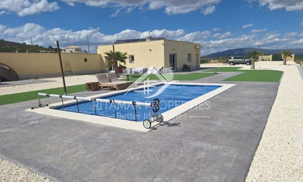 Villa - Resale - Pinoso -
                Pinoso