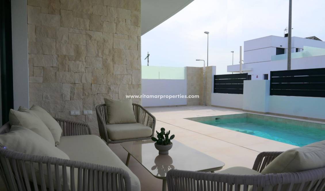 Neubau - Villa - Dolores - polideportivo