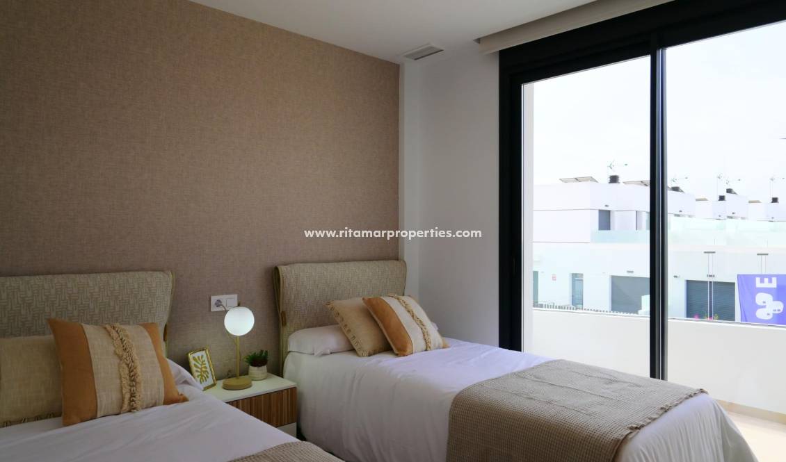 Neubau - Villa - Dolores - polideportivo