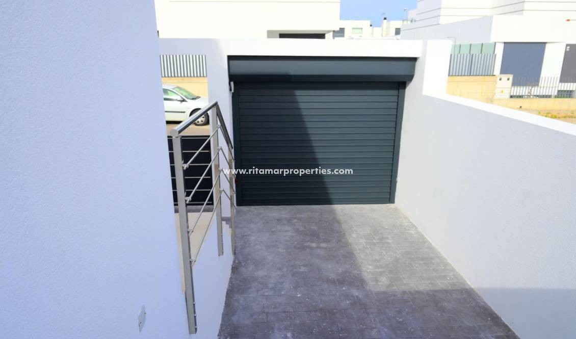 Neubau - Villa - Dolores - polideportivo