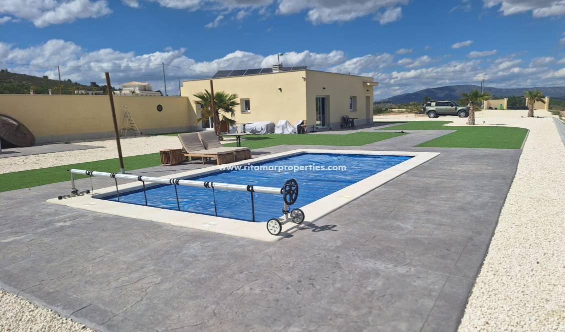 Sale - Villa - Pinoso