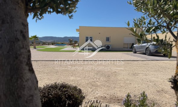 Resale - Villa - Pinoso